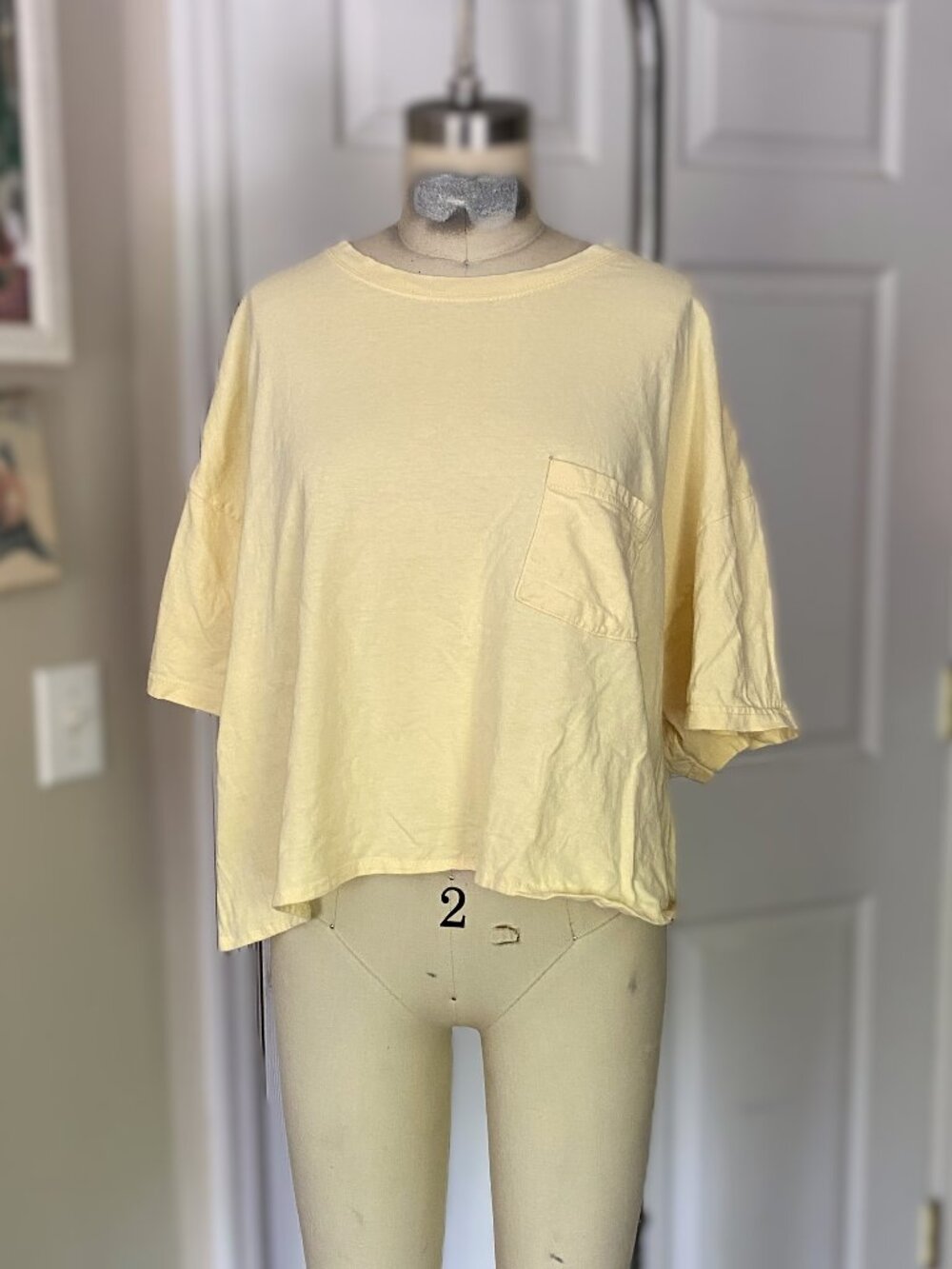 VINTAGE 1990s HANES Basic Pale Yellow oversized crop T-Shirt *X-LARGE*